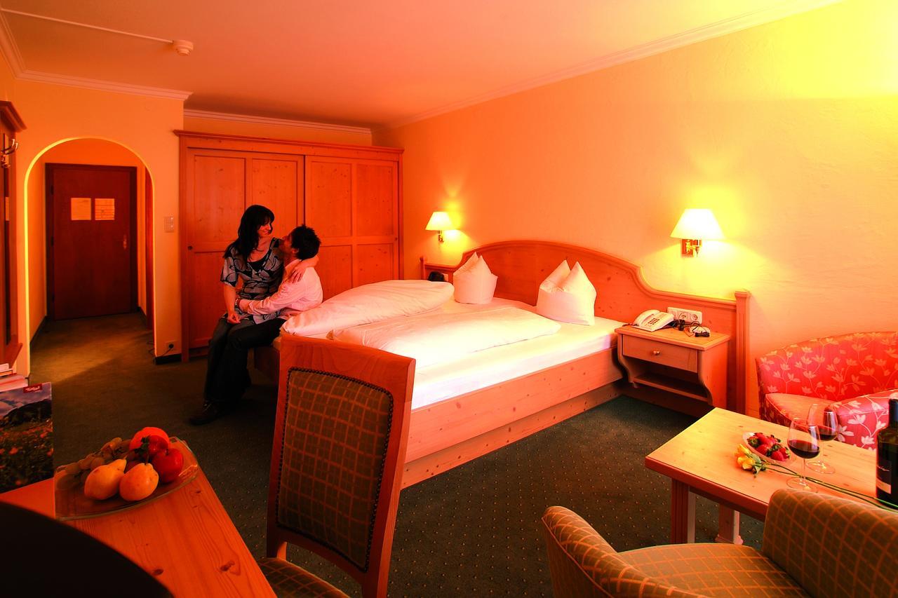 Hotel Goldenes Kreuz Tannheim Exterior photo