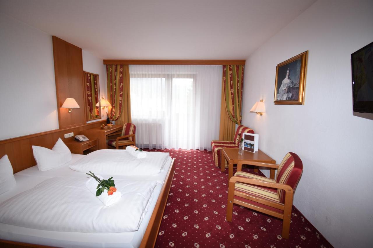 Hotel Goldenes Kreuz Tannheim Exterior photo